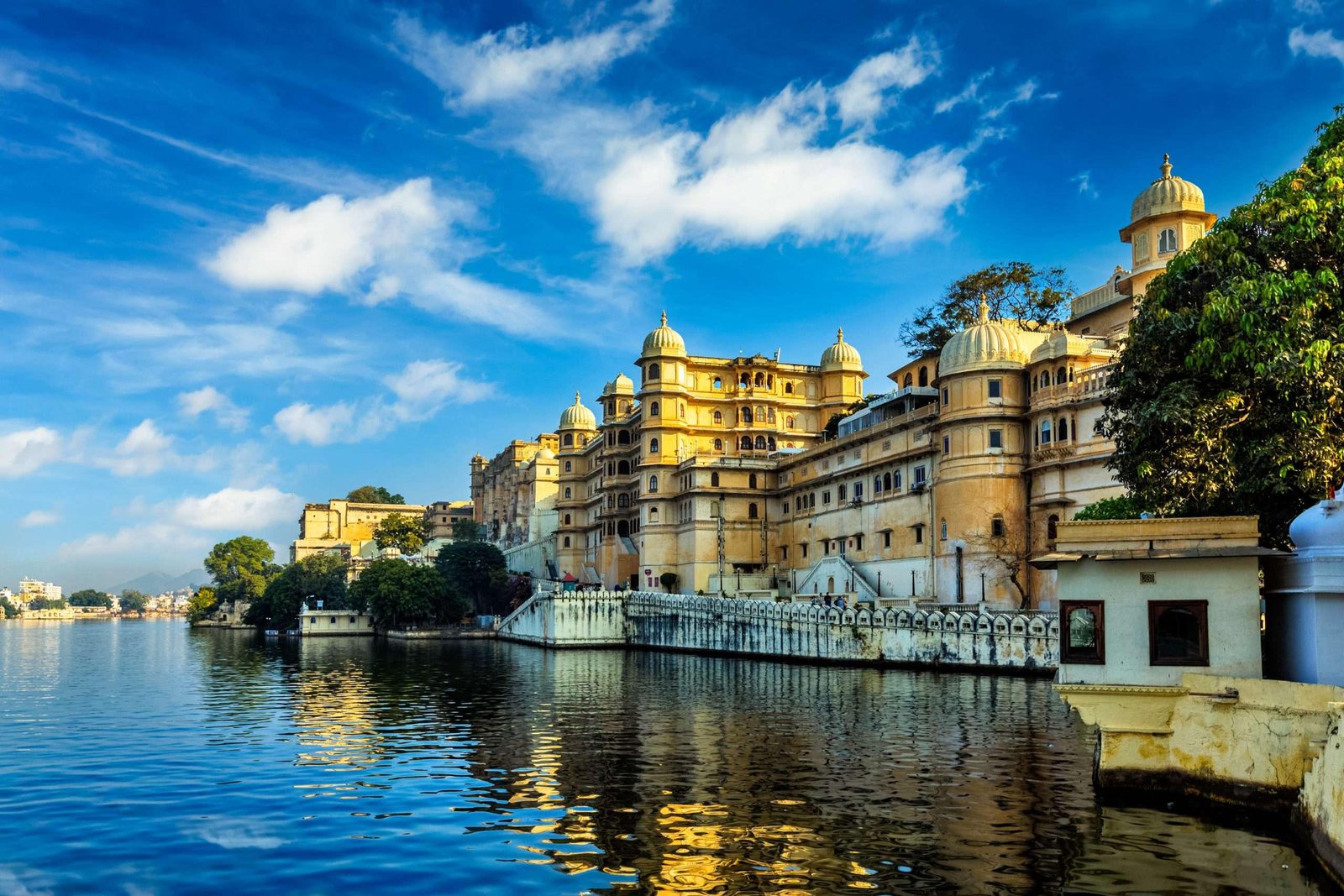 Delhi to Udaipur taxi - Nagar Tour and Travel